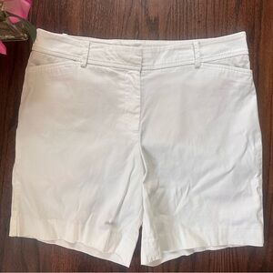 Talbots white Perfect Short, size 8